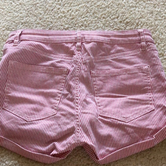 Red striped shorts - Picture 4 of 7